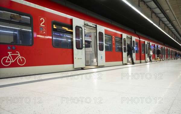 Travellers boarding S-Bahn, train, class 420 in traffic red, platform, stop, Feuersee station,