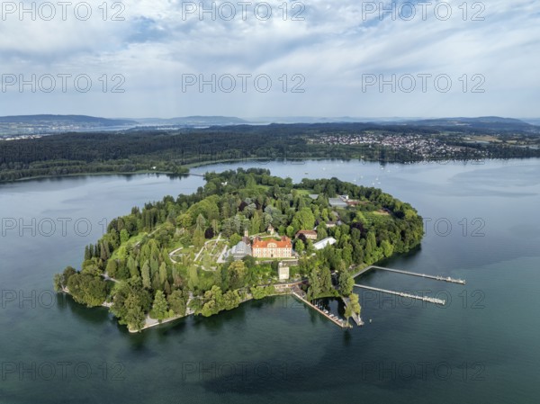 The island of Mainau in Lake Constance with the jetty and the baroque Mainau Castle, built between