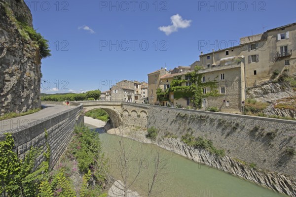Pont Romain over the river Ouvèze, Roman bridge, landmark, Roman, Roman period, stone arch bridge,
