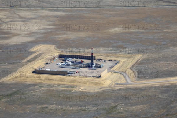 Aurora, Colorado, An oil drilling rig on the Colorado plains east of Denver