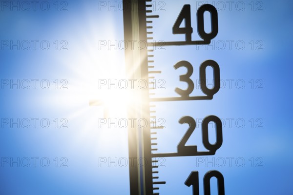 Symbolic image, global warming, A thermometer shows a high temperature under a bright sun in a