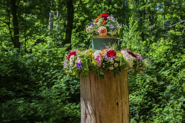 Urn burial, funeral, grave decoration, flowers, cemetery forest, memorial forest, East Frisia,