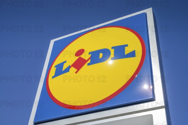 Logo Lidl supermarket, Berlin, Germany, Europe