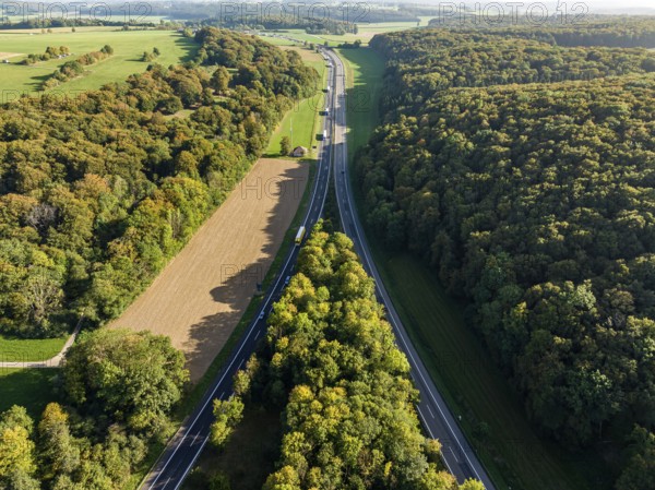 A8 motorway near Hohenstadt in the Swabian Alb. The two directional carriageways separate here. For