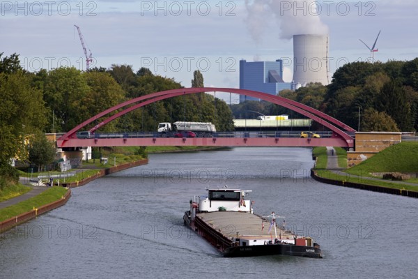 Barge on the Rhine-Herne Canal with a view of the Datteln power station at the Castrop-Rauxel water