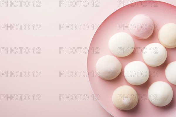 Top view of plate with Japanese mochi on pastel background. KI generiert, generiert, AI generated