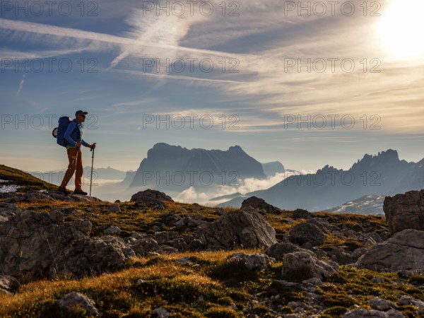 Mountaineer with view of Sassolungo and Catinaccio, Sciliar, Dolomites, South Tyrol, Italy, Europe