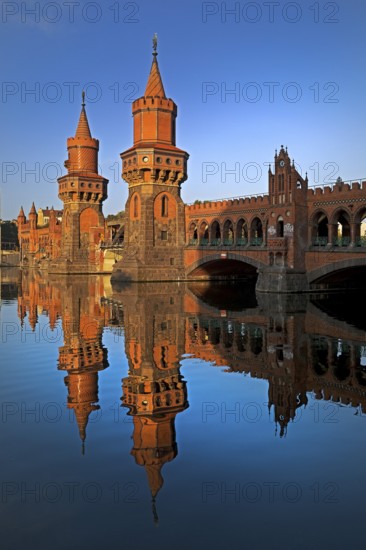 Oberbaum Bridge over the Spree, Friedrichshain-Kreuzberg district, Berlin, Germany, Europe