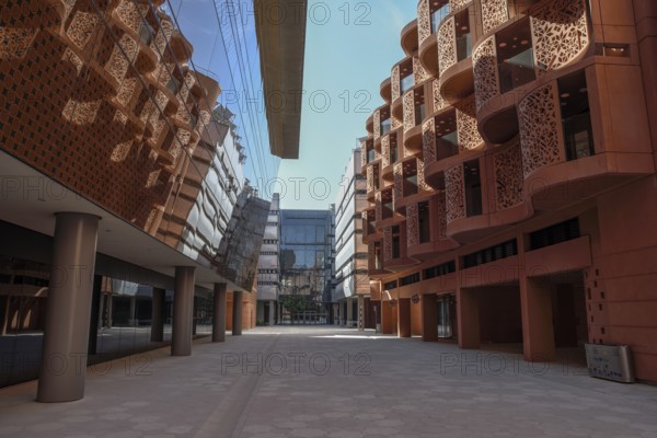 Road through houses, Masdar City urban development project, first emission-free eco-city, Emirate