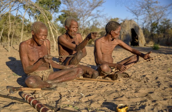 Bushmen of Ju/' Hoansi-San sitting on the ground, village //Xa/oba, near Tsumkwe, Otjozondjupa
