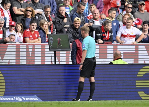 Video assist, referee Christian Dingert checks his decision on the monitor, Allianz Arena, Munich,