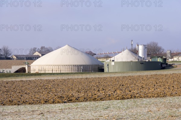 Symbolic image, energy transition, biogas plant near Backnang, arable farming, field,