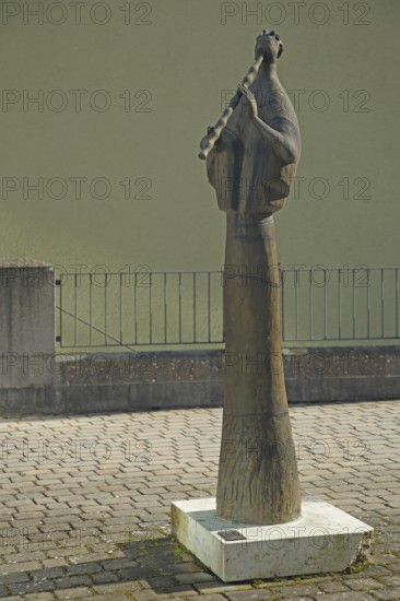 Sculpture Flute Player by Ernst Steinacker 2000, modern art, bronze, music, flute, district office,