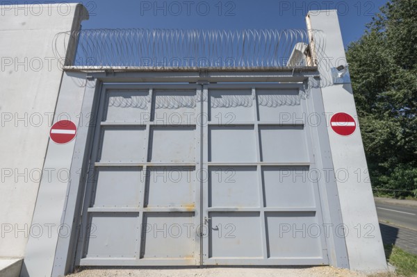 Gate entrance of the prison, JVA, Reuthersbrunner Str., Nuremberg, Middle Franconia, Bavaria,