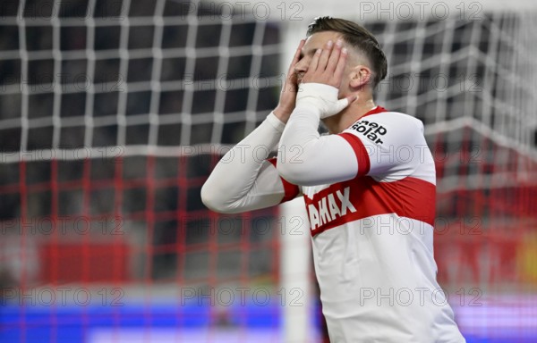 Ermedin Demirovic VfB Stuttgart (09) Disappointment, disappointed, after missed goal chance,