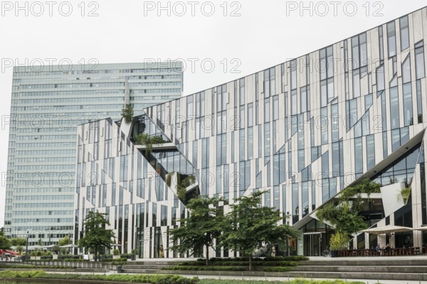 Kö-Bogen building complex, architect Daniel Libeskind, office building and shops, Düsseldorf, North