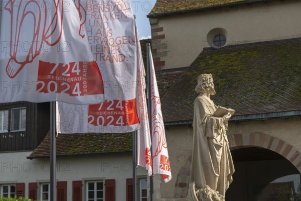 Mittelzell, Reichenau Island, Lake Constance, Statue of St Mark, Cathedral of St Mary and St Mark,