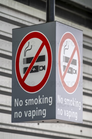 Smoking ban sign, for normal cigarettes and e-cigarettes, vaporisers, vaporisers, Amsterdam