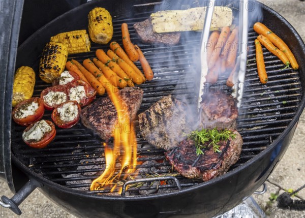 Whether vegetarian or with meat: barbecues are on trend. Vegetables such as carrots, tomatoes and