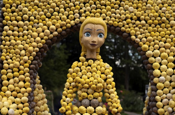 Disney figure Elsa the Ice Queen, pumpkin exhibition, pumpkins, Blühendes Barock, Ludwigsburg,