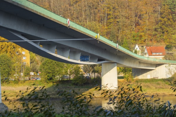 The Elbe bridge in Bad Schandau (B 172) is closed to all traffic with immediate effect. This
