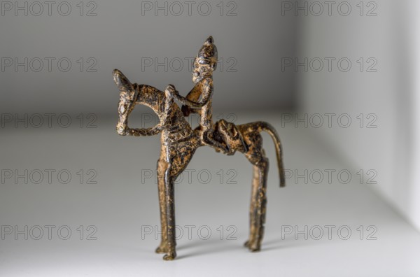 Bronze figure of Bai Bureh (1840-1908) on a horse, ruler of the Kingdom of Koya, art, looted art,