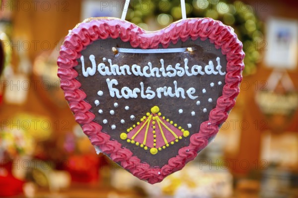 Gingerbread heart at the Christmas market, Marktplatz, Karlsruhe, Baden-Württemberg, Germany,