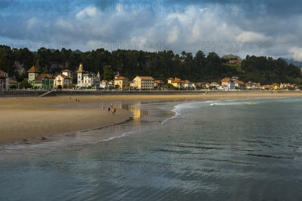 Village and beach, Ribadesella, Asturias, Asturias, Costa Verde, Northern Spain, Spain, Europe