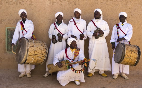 Morocco, traditional musicians with instruments, Pigeons du Sable group, Merzouga, Erg Chebbi