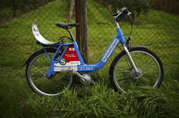 E-bike of the bike and pedelec rental system RegioRadStuttgart polygo, S-Bahn and DB stands leaning