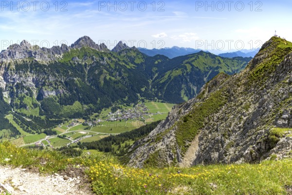 Mountain panorama from the Krinnenspitze, 2000m, behind Friedberger Klettersteig, Rote Flüh, 2108m,
