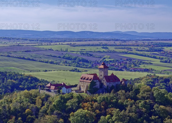 The hilltop castle Veste Wachsenburg is a medieval summit castle belonging to the Drei Gleichen.