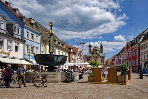 Figure of St George and the dragon, St George's Fountain, Maximilianstraße, Speyer,