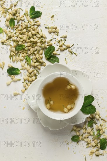 Jasmintee, Getränk, Jasminblüten, trocken, Kräuter, Tee, Draufsicht, keine Menschen