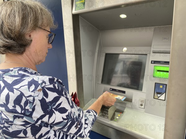 Elderly woman at EC cash machine, BW-Bank, Baden-Württembergische Bank, withdraws cash, EURO,