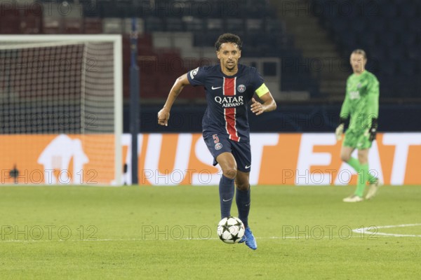 Football match, captain MARQUINHOS Paris St. Germain on the ball, Parc des Princes football