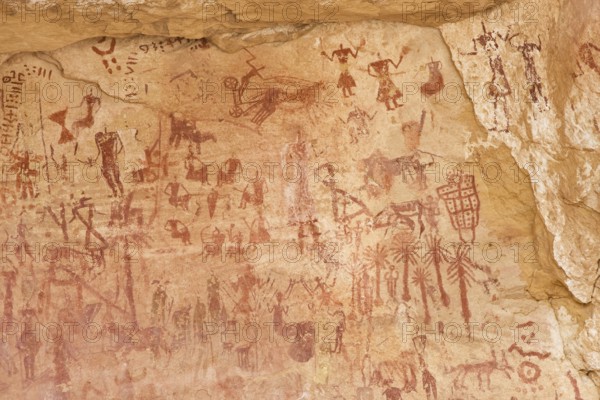 Prehistoric rock drawings, Tadrart Valley, Akakus Mountains, Sahara, Libya, Africa