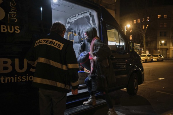 Germany, Berlin, 25.11.2018, cold bus of the Berlin City Mission, homeless person, employee of the