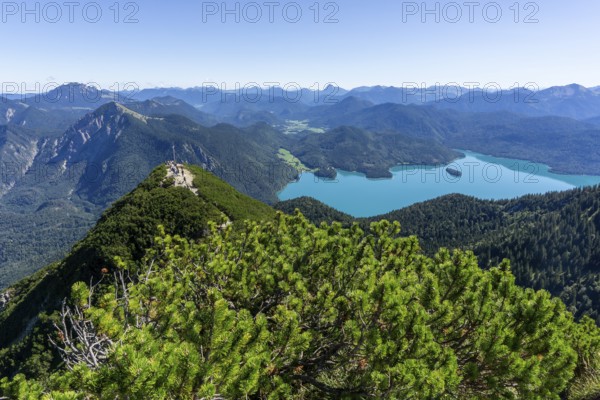View from Herzogstand to its fore summit, Jochberg, Benediktenwand, Jachenau, Rofan Mountains and