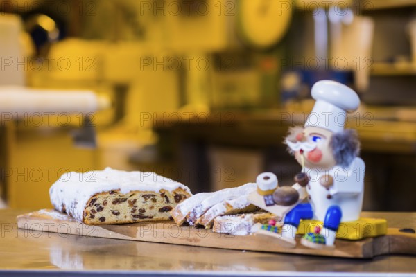 Erzgebirge Christmas stollen, there is also a stollen tradition in the Erzgebirge, the typical