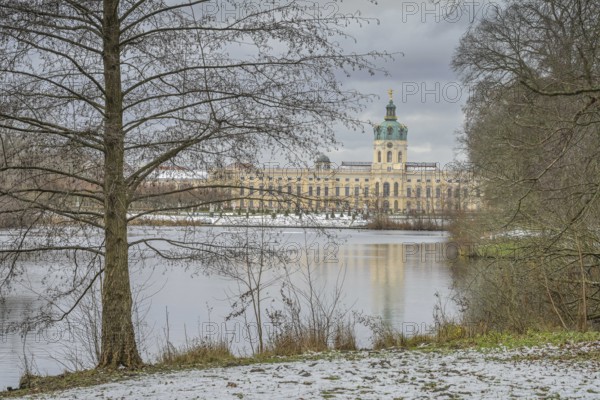 Carp pond, palace park, Charlottenburg Palace in winter, Charlottenburg, Berlin, Germany, Europe