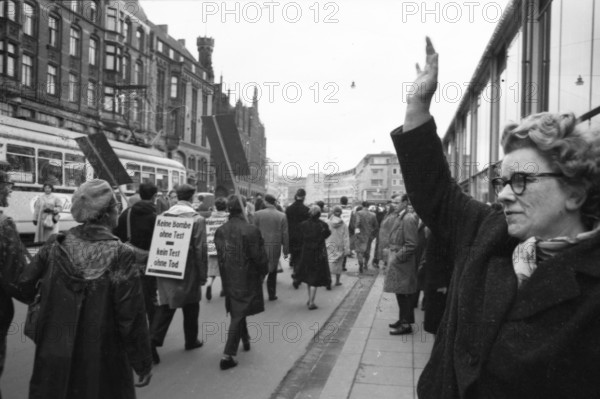 The 1st Easter March against nuclear weapons on German soil was held on 17. 4. 1960, here in