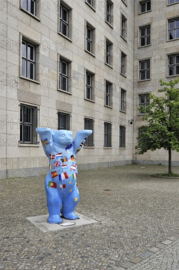 Bear sculpture, heraldic animal, Buddy, Berlin Bear, Ministry of Finance, Berlin, Germany, Europe