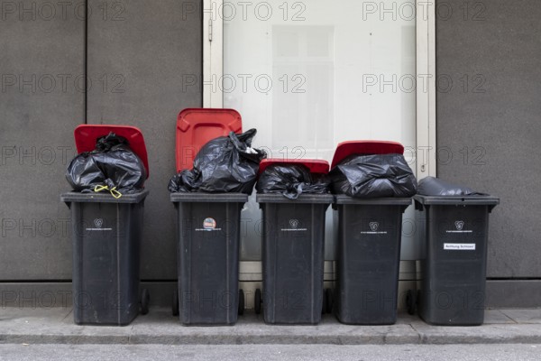 Symbolic image, symmetry, city cleaning, waste disposal, recycling, bins for residual waste filled