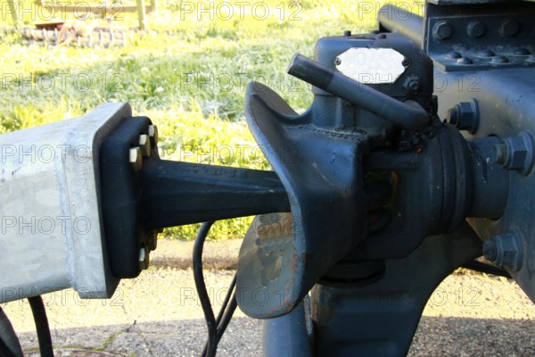 Jaw coupling for a trailer in closed condition