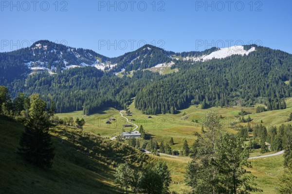 Stolzenberg, Rotkopf and Roßkopf with Albert-Link-Hütte and Valepper Almen, Spitzingsee,