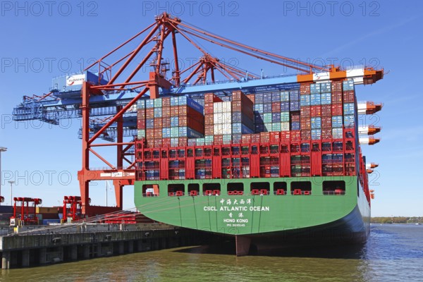 CSCL Atlantic Ocean im Hamburger Hafen, The huge CSCL Atlantic Ocean (China Shipping) landed in