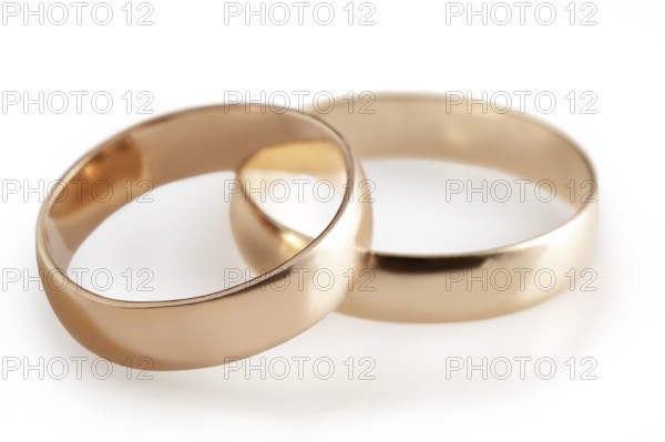 wedding rings and roses
