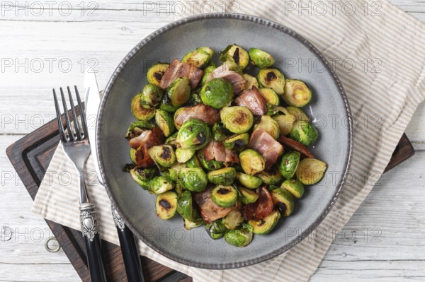 Roasted brussels sprouts with bacon