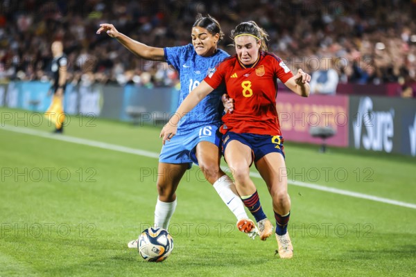 SYDNEY, AUSTRALIA, AUGUST 20: Mariona CALDENTEY of Spain goes down from a heavy challenge from